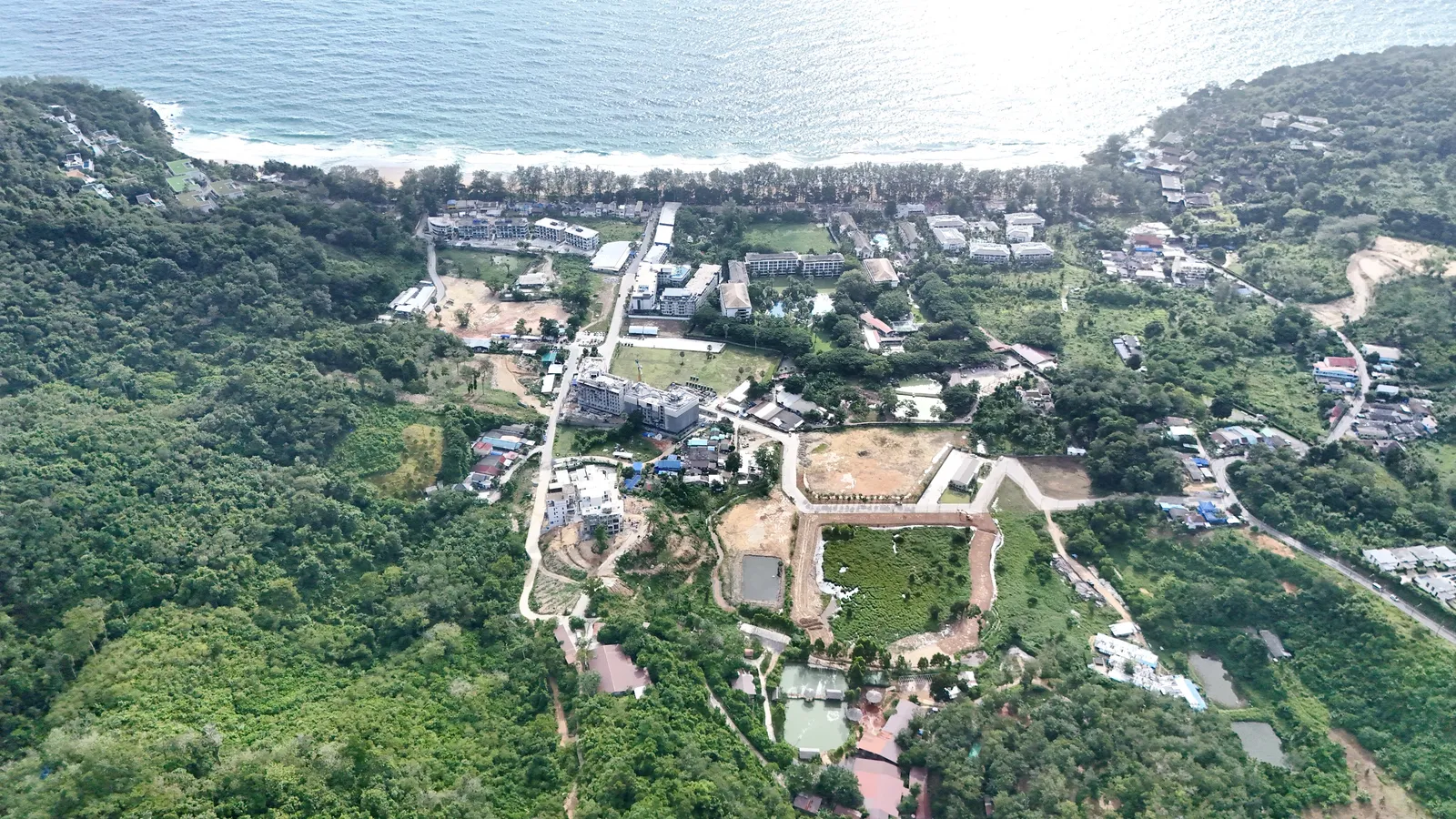 Aerial photo of the plot with the beach beyond